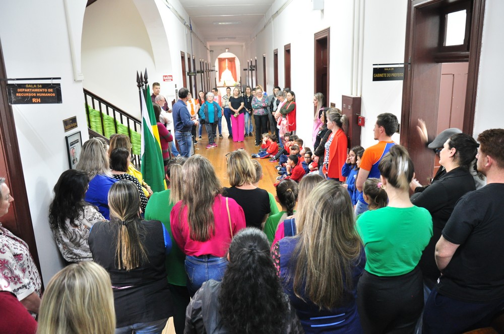 Galeria das Escolas é inaugurada na Prefeitura de Rio Negro Click