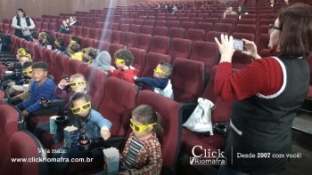 Alunos da escola Olavo Bilac visitam o Cineplus Emacite (9)