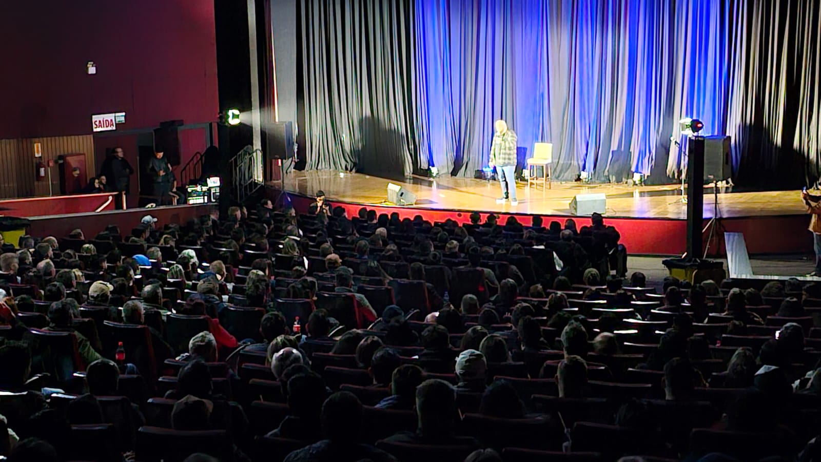 Show de stand-up To de Escala de Rafael Aragao lota o Cineplus Emacite 4