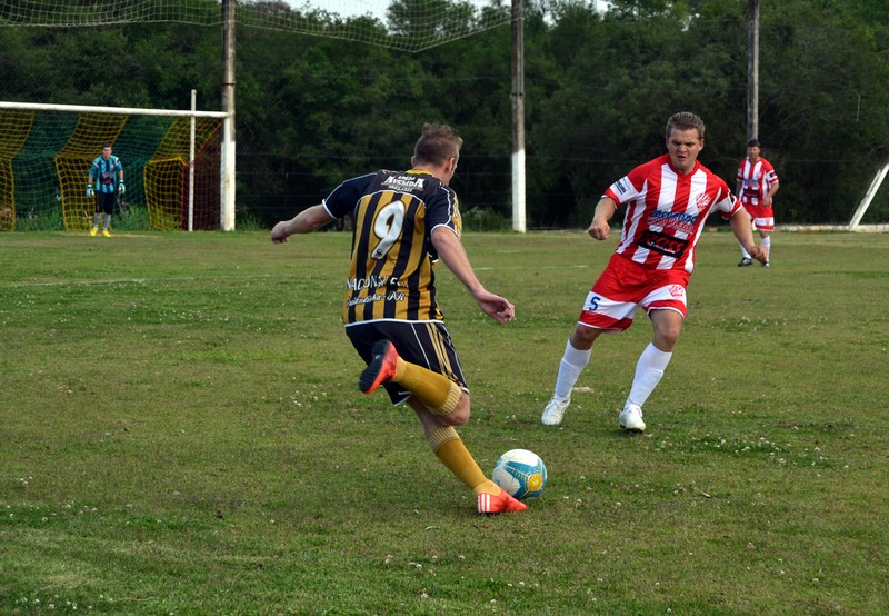 Bola volta a rolar domingo (24), em Quitandinha