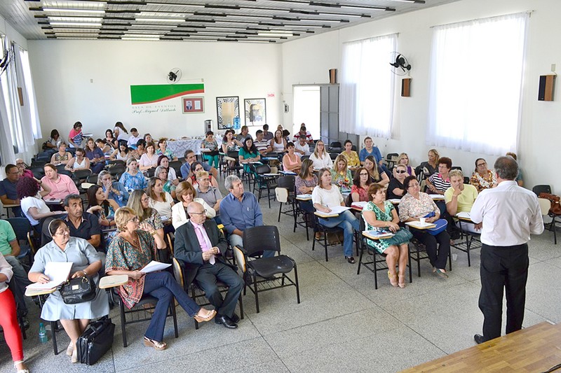 Secretário executivo da ADR, abre a reunião dos diretores. Mafra – 12 de fevereiro de 2016 (Foto: Nery Nader Jr./ADR Mafra)