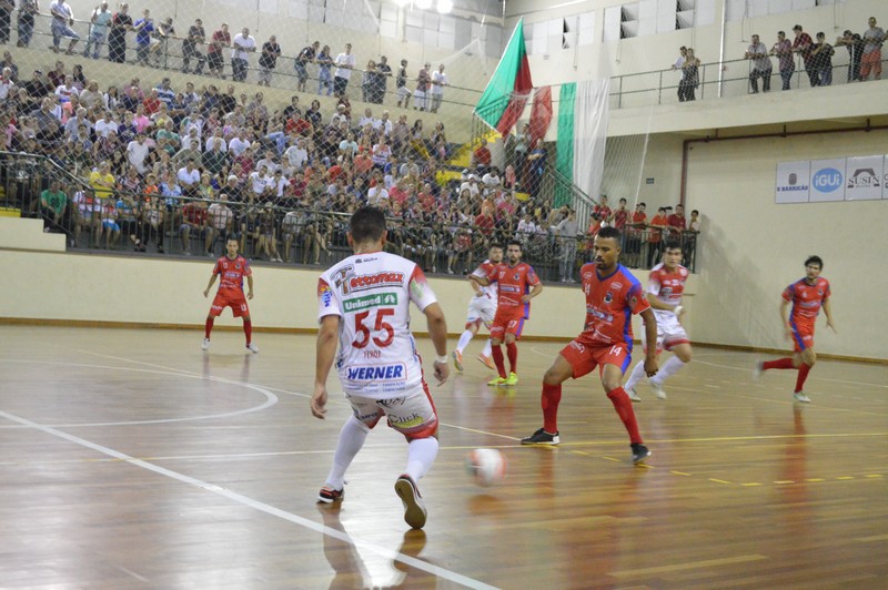 Diante de sua torcida, Mafra Ferromax estreou na elite do futsal catarinense (1)