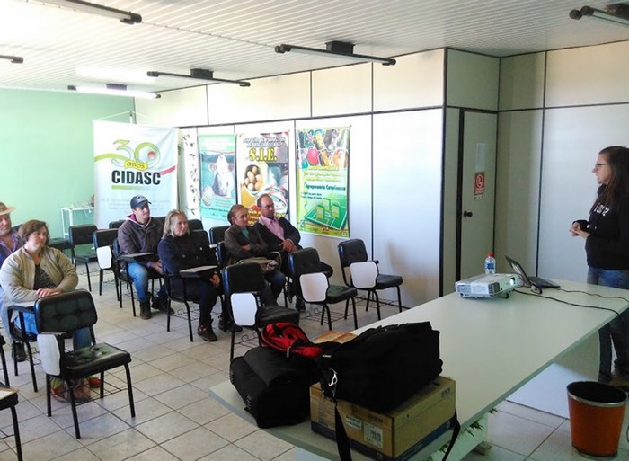 Qualidade do leite é tema de reunião entre produtores e Epagri em Mafra (1)